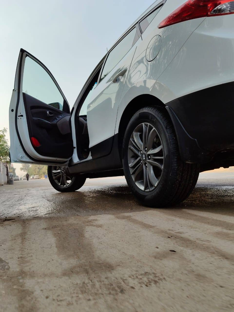 هونداي. توسان خليجي 2015
رقم بابل. بأسمي 
هزه سنويه رقم. جديد.  

السياره كفاله عامه من صبغ الضربة
بيه فقط بارد بالباب عكس السائق 
ماشيه 111الف
السعر 163 مجال قليل 
مكان بابل. ابي غرق 
***********
