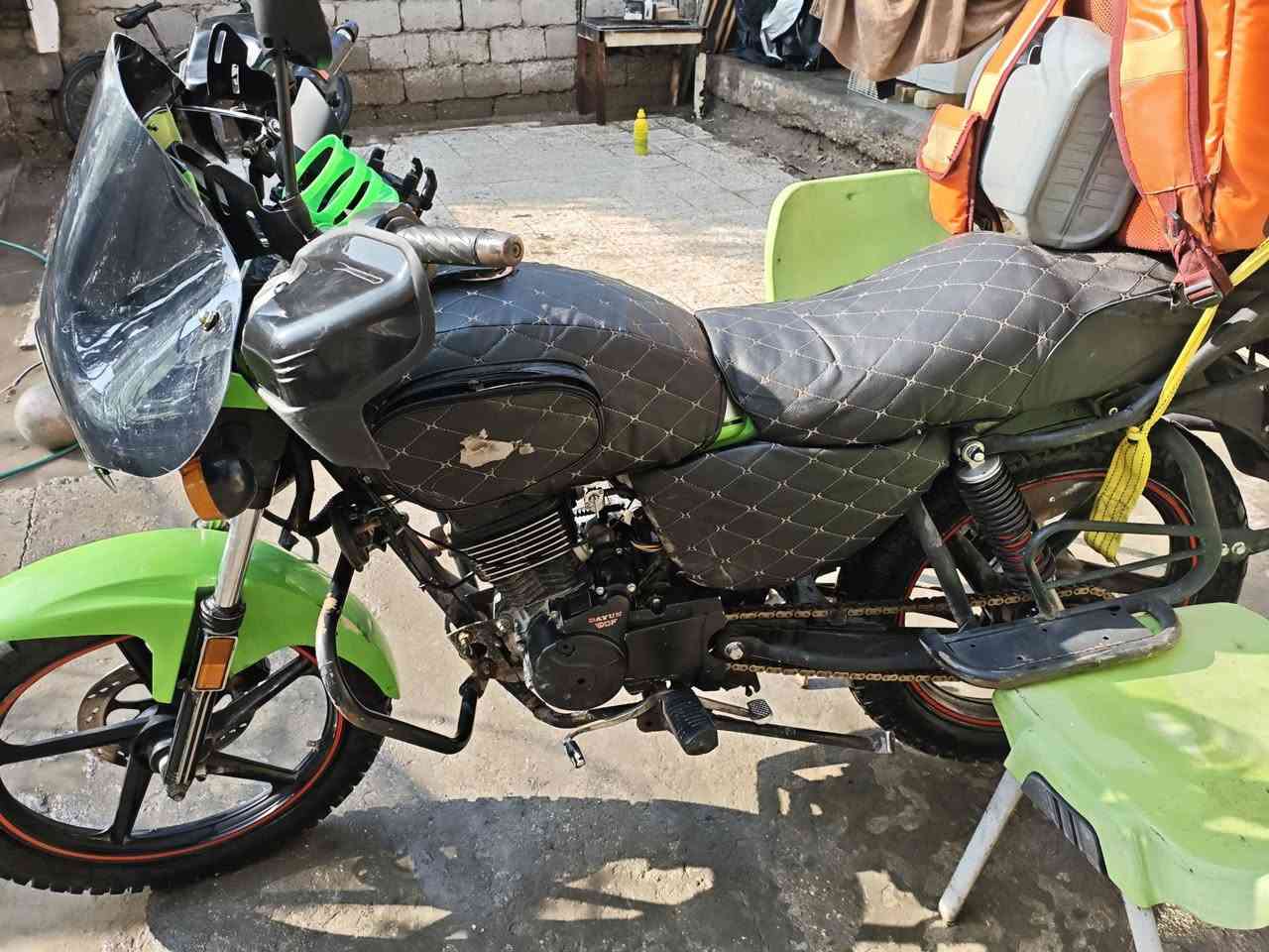 سلام عليكم 
دايوان موديل 2023لون اخضر 
مكينه كفاله كفاله كفاله برغي ما مطخوخ عليه دراجه شويه بيه نواقص خفيفه كهربائيات كله شغله ما بيه اي شي رقم واسط بس تحويل بغداد سعر18000مليون أو ثمنميه رقم متوفر واتساب ***********1
