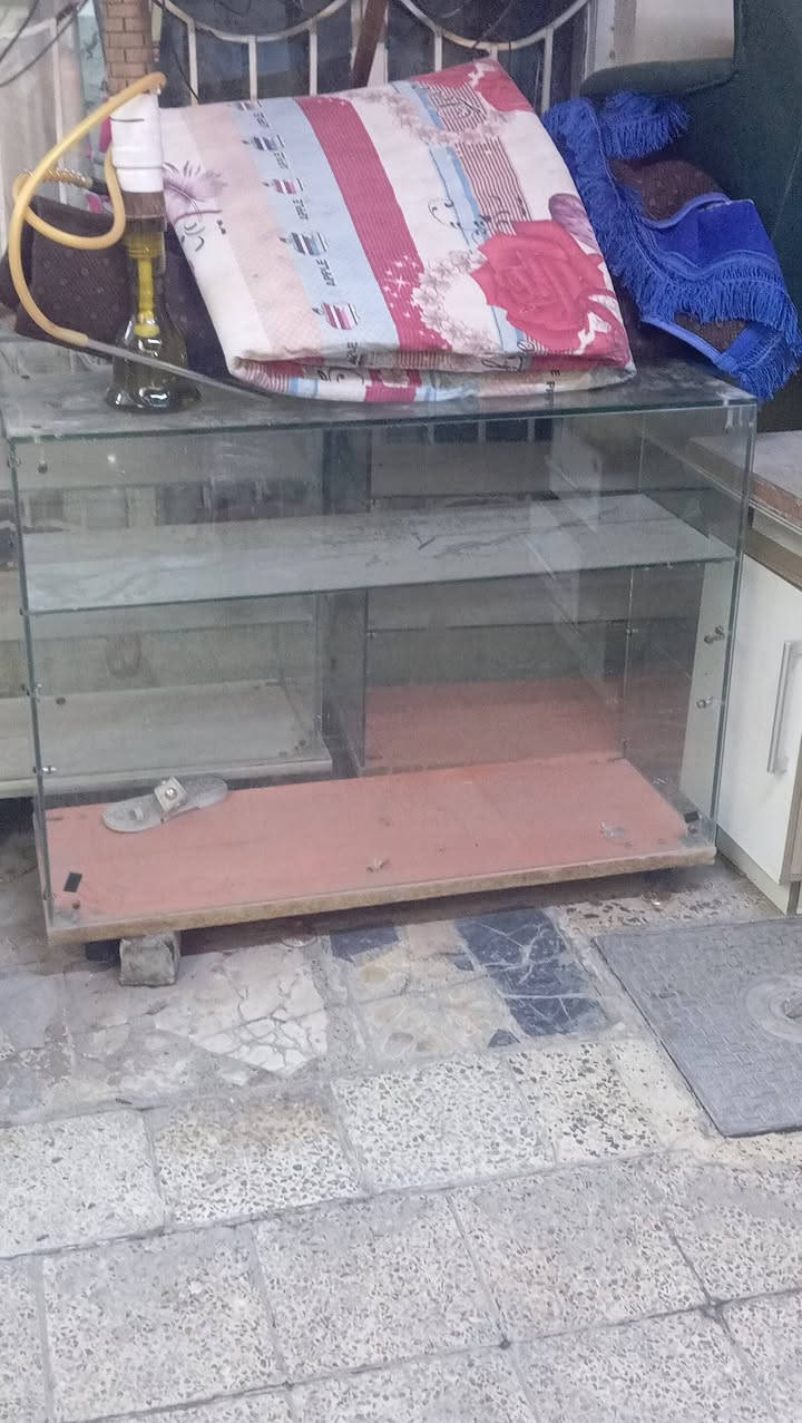 تخم ١٠ مقاعد اضراره موضحه بصوره قنفه وحده محروكه اربع كراسي و٢ ام ٣ وجان خانات عدد ٣ وميز مكتب تخم ٢٠٠ بي مجال ونقصه رجل والميز ١٢٥ وجام خانات ٣ ١٧٥ مكان حريه بغداد بيهم مجال


**إذا كنت صاحب هذا الإعلان وتريد حذفه لأي سبب، رجاءا أرسل رسالة إلى الدعم الفني**