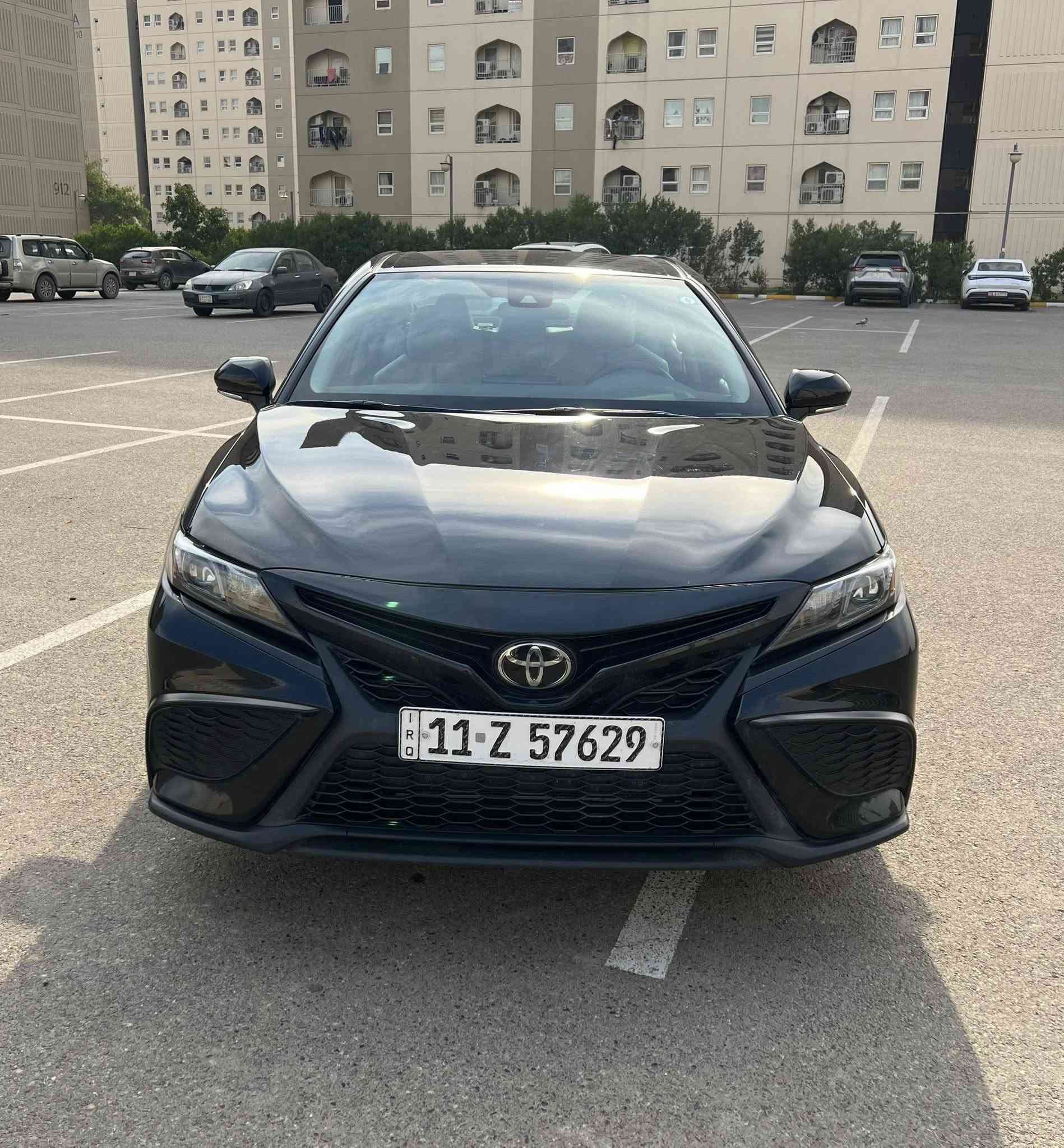 كامري ٢٠٢٤ SE  بنزين

مجهزة بأنظمة أمان متقدمة تشمل:
• نظام التحذير من الاصطدام الأمامي مع الكبح التلقائي
• رادار المحافظة على المسار مع تصحيح المقود
• مثبت سرعة راداري ذكي
• تنبيه مغادرة المسار
• رادار النقطة العمياء
• تنبيه حركة المرور الخلفية
• كاميرا خلفية عالية الدقة

� المحرك والأداء
• نوع المحرك: بنزين 4 سلندر
• سعة المحرك: 2.5 لتر
• نظام الدفع: أمامي 
• ناقل الحركة ( الگير ): أوتوماتيك بـ 8 سرعات  

الرقم : بغداد بإسمي التحويل مباشرةً
العداد (الممشى):43000 كيلومتر 

السيارة وارد أمريكي ضرر خلفي بسيط جداً مرفق بالصور ومصلح درجة أولى 
بچم كبس  أكرر بچم كبس نظيفة جداً

السعر : ٢٣٥ $ مع مجال قليل
مكان السيارة : بغداد - بسماية 
للتواصل واتساب  ***********
