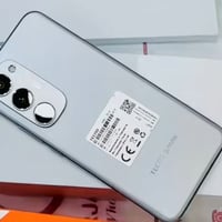 تكنو سبارك 40 برو بلس شاشة منحية  ذاكرته 256 عشوائيه 16 بطاريه 5200 بص...