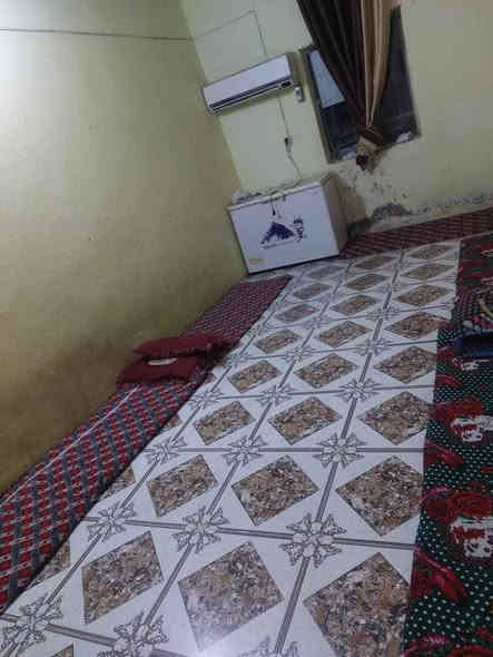 السلام عليكم بيت 200متر الحصوه منطقه ال3000 خلف معمل الطرشي خدمات مجاري بيت جاهز السعر خاص *********** الاستفسار اتصل
