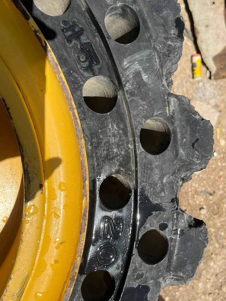 السلام وعليكم للبيع تايرات +وياله العدد 4 (ربل ربل اصلي شرط ياباني)
مالت كوماتسو حجم 20مال كوماتسو 50 انضاف جدد مكاني موصل الاستفسار اتصل *********** 📞***********
