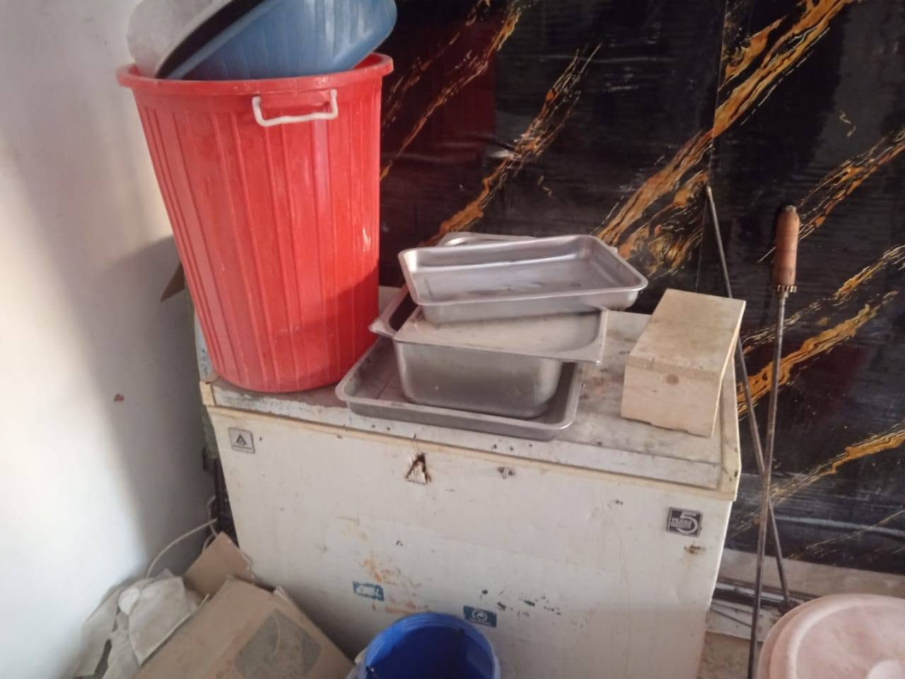 أغراض مطعم كباب ودجاج شوي للبيع 
مجمده 
عارضة
منلقه دكت 
بريمز
جام خانة كباب
شواية دجاج غاز ماطور شغال+اشياش وقفايص كامله 
مثرامة لحم قياس ٢٢
اشياش كباب ستيل
ميز ستيل عدد ٢
للتصال***********
وتساب***********
