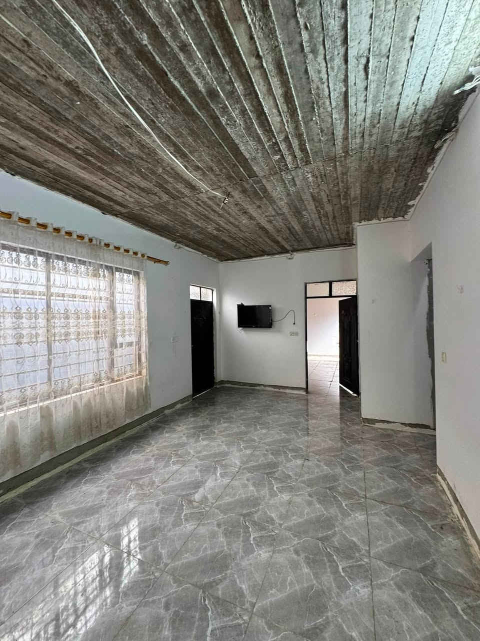 بيت للايجار حي الشيماء قرب جامع رسول الله مساحة ٢٠٠ واجهة ١٠ يحتوي على غرفتين نوم هول ومطبخ وكراج بيتونه كبيرة سعر الايجار ٢٥٠ الف 
***********
***********
