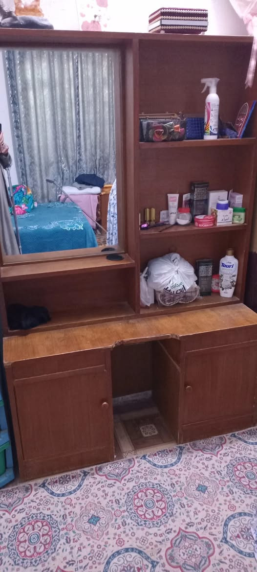 للبيع غرفة نوم كنتور  ٦ ابواب صاج والسرير مكتبة  مستعمله قليل بحاله جيده جدا٠٠تلفون ***********
