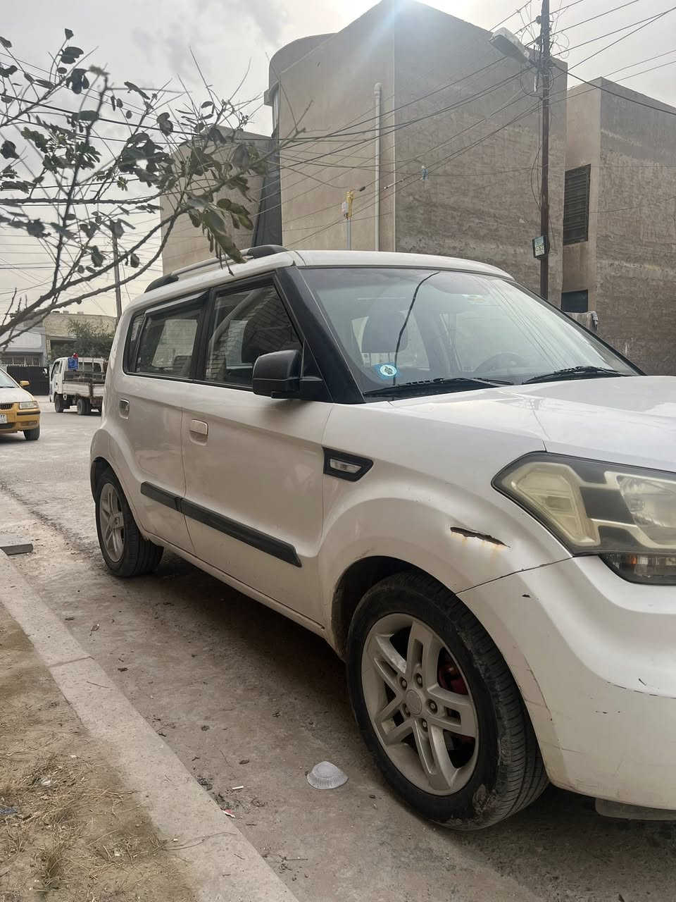 سلام عليكم للبيع كيا صول موديل 2009 خليجي بدون حادث فتحة بالقمارة مكينة 1600 رقم بغداد 
***********
