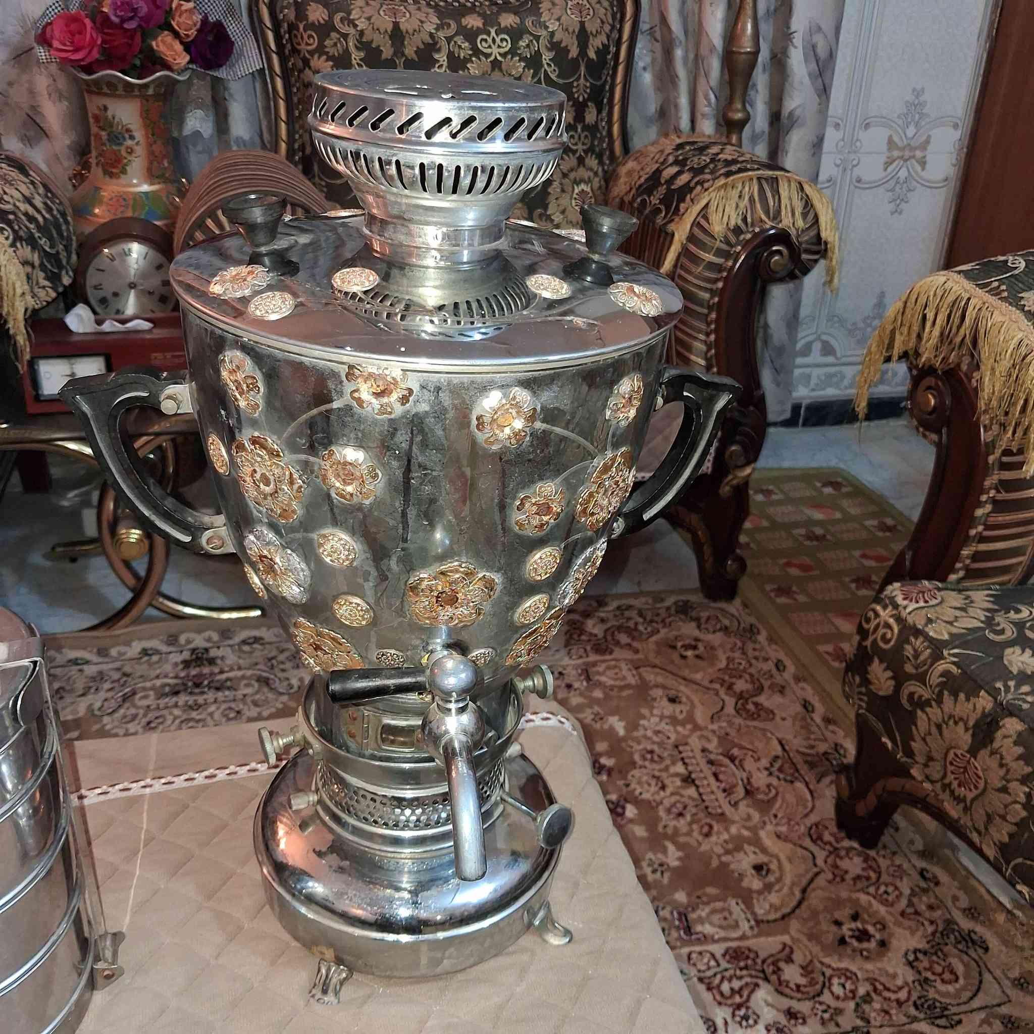 السلام عليكم / اغراض منزلية اصلية للبيع
سماور حجم كبير منقوش شغال نظيف جميل  يتكون من طبقتين
سفرطاس ستل ستيل يتكون من ٤ خانات وغلق نظيف جدا 
هاون نحاسي قديم ارتفاع ١٥ سم ونص اليدة طولها ٢٢ سم ونص 
لمبة ام الفتل رويال كامبن هولندية ماركة ام الكتلي ٣ عيون فتايل جديدة نظيفة جدا شغالة 
الاسعار خاص يوجد توصيل العنوان بغداد البلديات


**إذا كنت صاحب هذا الإعلان وتريد حذفه لأي سبب، رجاءا أرسل رسالة إلى الدعم الفني**