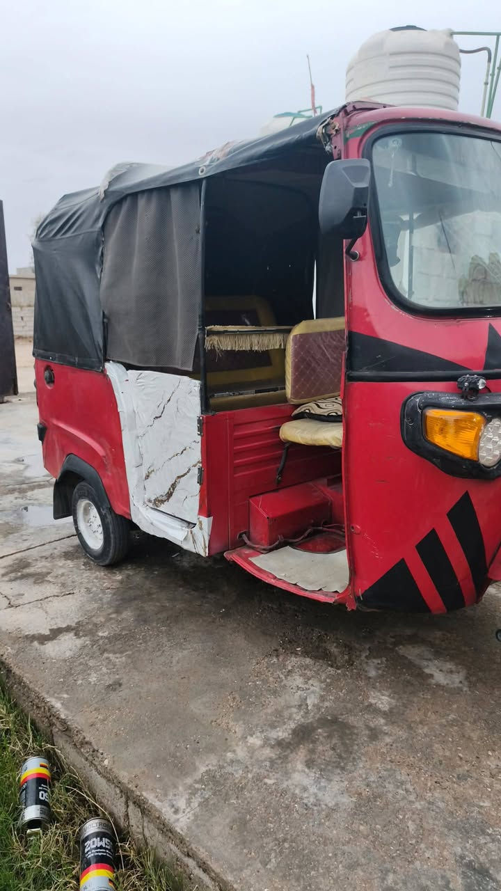 السلام عليكم عندي  تكتك للبيع بياجو اوراق المكان ديالى بلدروز سعر1500 وبيها مجال الرقم ***********
