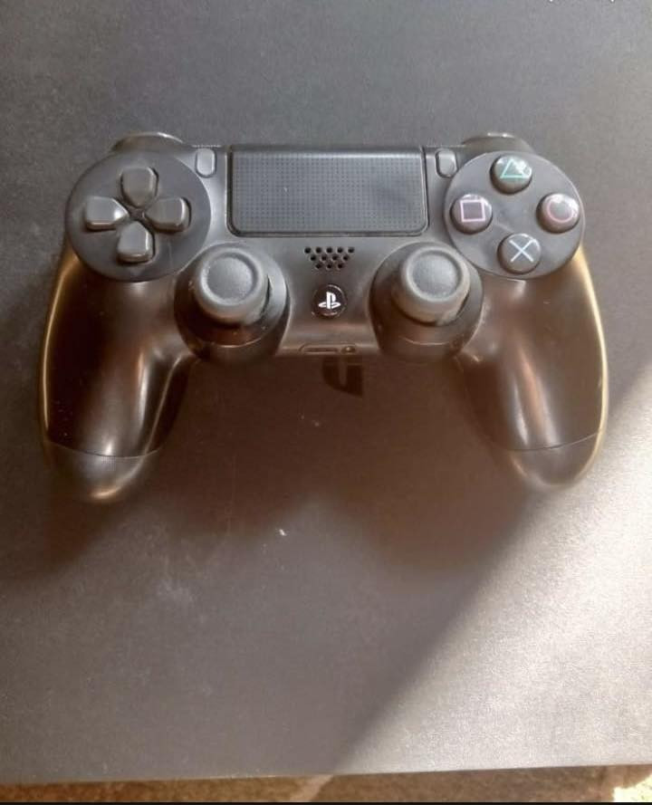 بلي فور مهكر لوك ستيكر ممفتوح ولا واصل تصليح  ذاكرة نص تيرا ويا هارد نص تيرا يعني يصير 1 تيرا وجوستكات عدد 2 وحده اصلية و وحدة تجارية نظافة عالية جداً + يو بي اس  850 شركة (RISING) السعر 260 وبي مجال 
مكاني بغداد


**إذا كنت صاحب هذا الإعلان وتريد حذفه لأي سبب، رجاءا أرسل رسالة إلى الدعم الفني**