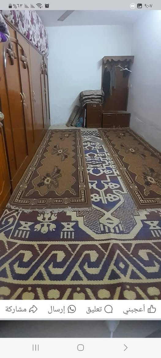 السلام عليكم بيت للبيع مساحه ١٢٠م معسكر البلديات شارع الشريط مقابل مدرسة الافنان الأهلية بي  استقبال غرفه نوم وصاله وكراج سياره والخدمات للإستفسار هذا الرقم *********** غير متواجد على الفيس
