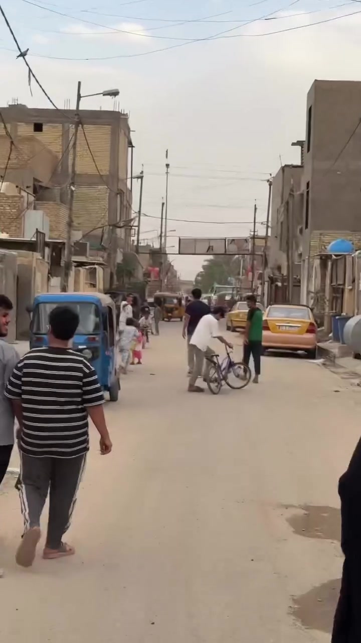 السلام عليكم  للبيع بيت ١٥٠ومتر مرتب و نضيف كلش  موقع حي طارق الوسط قريب الشارع العام قرب تيل ١٠ الاستفسار اولاتصال  على هذآ الرقم ***********
