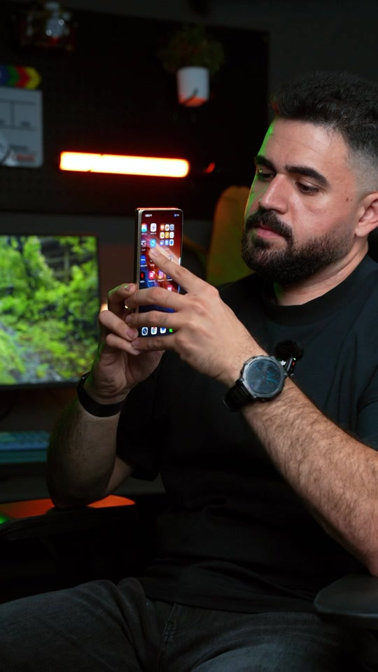 HONOR Magic V6 افتح عالم جديد من الأداء والإبداع مع الهاتف القابل للطي فائق النحافة✨ السعر 2,550,000 ▪️مع هدايا مميزة: -سماعة honor choice clip -ساعة honor choice watch - قلم honor choice pen -ضمان شاشة في حال كسر خلال سنة 🔆خدمة الاقساط متوفرة بتطبيق سوبر كي (الجني )الموطنة رواتبهم على مصرف الرافدين  🚗توصيل إلى كافة أنحاء العراق 🇮🇶 ‏‎ 🕒 أوقات العمل: جميع ايام الاسبوع 9:00 صباحاً الى 12:00 ليلاً عدا الجمعة 3:00 ظهراً الى 12:00 ليلاً ‏‎📍 الموقع: ‏‎المنصور، شارع مول بابليون، بالقرب من أقواس مطعم الساعة. ‏‎📞 رقم المبيعات: *********** ‏‎نحن هنا لخدمتك في أي وقت🌟 #honor #honormagicv6 
