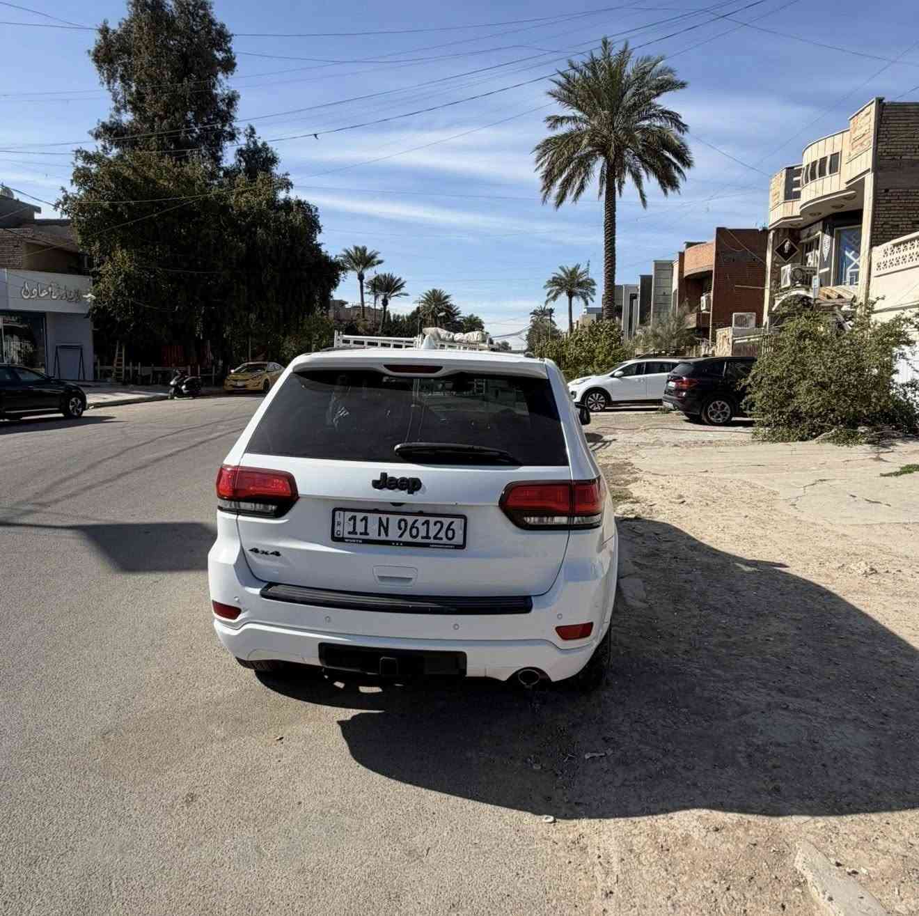 السلام عليكم جيب موديل 2017 وارد أمريكي (بلاك توب ) حادث موضح بل صور مع سونار بيه بارد  جاملغ وباب قليل حداديه امامي خلفي جديد محرك وكير بلاد وضع شركه تدفه تبريد كله شغال ماشيه ٩٧ مايل تايرات جديده شاشه كبيره انضمه قياده تحكم ستيراً شفتات دمام رادار خلفي توقف ذاتي حساسات بصمه صندوق كهرباء جلد تدفه كشن وستيراً قطعتين تبريد 
✅يرباك مطاك شواصي سليمات لغد يسار سليم لغد يسار ضرر بصيط وموضح من ضمن صور 
📍بغداد الغزاليه 
السعر /205💲
اي ستفسار الاتصال/*********** مؤمل 📞/ واتساب
