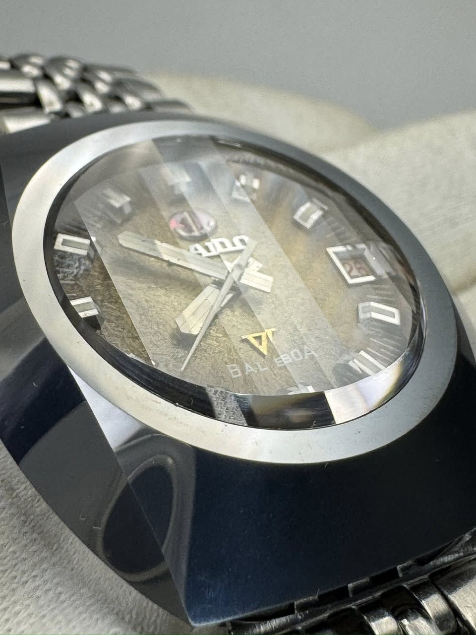 RADO Diastar 1970
جديدة لوك شمع غير مستخدمة (بدون مرفقات) بنسبة نظافة ممتازة
السير بلادي كامل
- القطر 36*40
- زجاج مضلع
- الماكنة أوتوماتيك
- مينا نادرة مميزة
للإستفسار مراسلة الصفحة ، يوجد توصيل الى جميع محافظات العراق
(نتعامل بالساعات الأصلية فقط)


**إذا كنت صاحب هذا الإعلان وتريد حذفه لأي سبب، رجاءا أرسل رسالة إلى الدعم الفني**