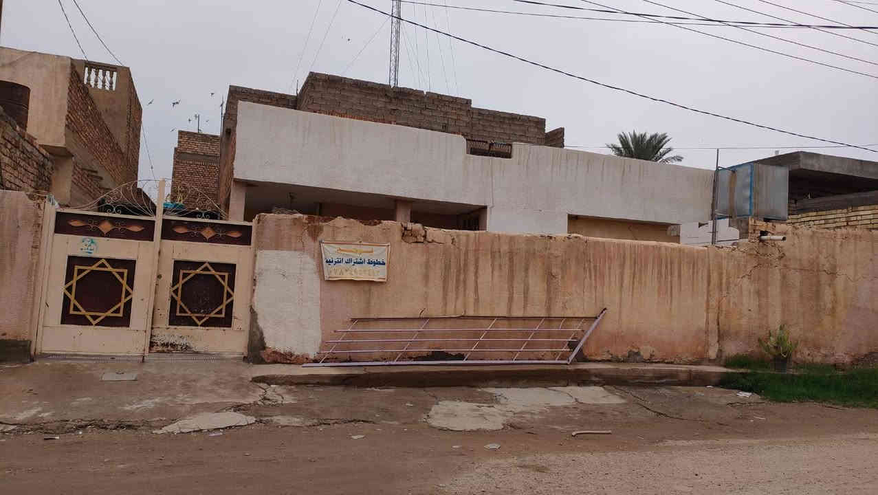 بيت للبيع المساحه 300 واجه 15 نزال 20
الطابق الاول متكون.
كندور 
ستقبال.4×7
الهول .4×5
غرفه نوم .4×6
غرفه نوم 4×5
وحمام +مطبخ +حولي 
الطابق الثاني متكون من غرفتين 
الاوله 4×6
والثانيه 4×5
مكان حي الجامعه قرب  مدرسه شهداء الدجيل او محد معلمات سابقا
السعر خاص واي ستفسار اتصل علرقم غير متواجد علفيس 
***********
