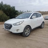 سياره نوع توكسان موديل 2013 خليجي بيهه جاملغ امامي وخلفي وبنيد بدون دا...