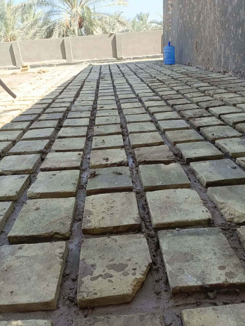 🏠 سقف بيتك أمان.. صيفاً وشتاءً! 🌧️☀️
هل تبحث عن عمل 
 او "كرستة وعمل" يجمع بين المتانة، العزل المثالي، والنظافة؟ نحن نوفر لك الحل الأمثل لتسطيح منزلك بأيادٍ خبيرة ودقة متناهية.
✅ لماذا تختار خدماتنا؟
نحن لا نكتفي بالعمل التقليدي، بل نعتمد خطوات هندسية لضمان راحة بالك:
1️⃣ عزل جبار: نستخدم نايلون زراعي (سمك 1.5 مم) كطبقة حماية أساسية ضد الرطوبة.
2️⃣ تصليط هندسي: وداعاً لتجمع المياه! نقوم بفرش التراب وتصليطه بدقة تضمن انسيابية الماء بنسبة 100%.
3️⃣ تطبيق "الفرشي" الأصلي: نستخدم الطين والتطبيق اليدوي المتقن لضمان التماسك والعزل الحراري.
4️⃣ لمسات نهائية فنية: تشريب بالجص، تكحيل بالإسمنت، وتنظيف شامل (فرك وكنس) ليظهر السطح كأنه لوحة فنية.
5️⃣ الاختبار الفعلي: لا نغادر الموقع حتى يتم رش السطح بالماء أمام عينك للتأكد من نجاح العمل.
🔨 .
📞 احصل على استشارتك المجانية الآن!
لا تتردد في الاتصال بنا للاستفسار أو طلب معاينة الموقع:
📱 رقم الهاتف: [‏‪***********‬‏]
