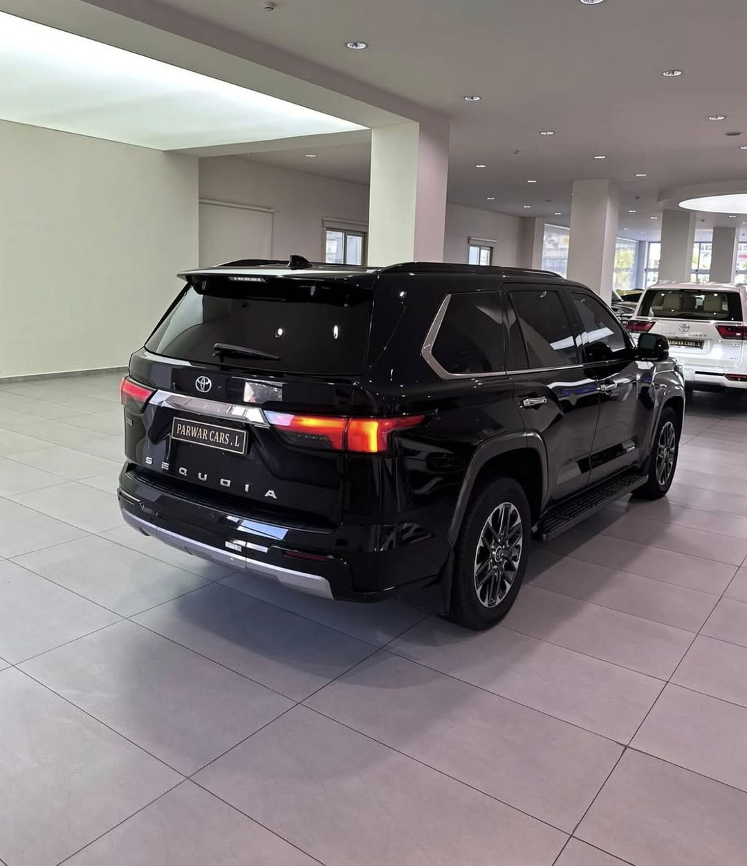 السلام عليكم
تويوتا سيكويا لمتد فول مواصفات 
TOYOTA Sequoia Limited 
موديل ٢٠٢٣ 
وارد كندي 🇨🇦 ضمان دولي بشرط 
بدون صبغ بدون تعديل بدون رصعلات كفالة عامة 
الممشى : 32000 ميل فقط 
محرك : ٦ سلندر توين توربو 
المواصفات : 
بانوراما 
رادار امامي مانع تصادم 
رادار خلفي 
رادار جانبي 
صندوق كهربائي 
مقاعد جلد + خزن + تدفئة + تبريد 
ستيرن هيتر 
پردات خلفية 
٧ راكب 
مقاعد الصف الثالث كهربائية 
كاميرات ٣٦٠ 
ويل ٢٠ انچ المرغوب 
كار پلي + اندرويد اوتو 
وغيرها بعد مواصفات 
السعر : 64.000$  و مجال 
للاستفسار اكثر واتس اب  : 
***********
