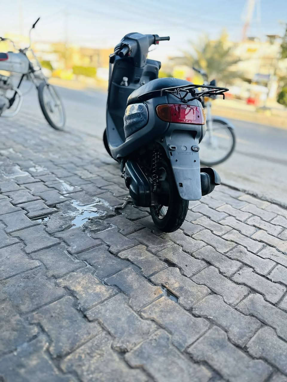 السلام عليكم ورحمه الله وبركاته 
شبابنا الطيبين دراجتين منغولي الاولى النيلي

مكفول من الشخط على وضع الشركه ما مفتوحه دراجه جديده واحلى من الصور السعر 800 وبيها مجال
أما الثانيه الرصاصيه 
مجفته بوشه وبستم ياباني كله اصلي كأنما جديد تجي ونشوف بعينك 
المكان كربلاء حي العامل سوك الاخير السعر 450 وبيها مجال
الرقم***********
وشكرا على وقتكم🌹♥️
