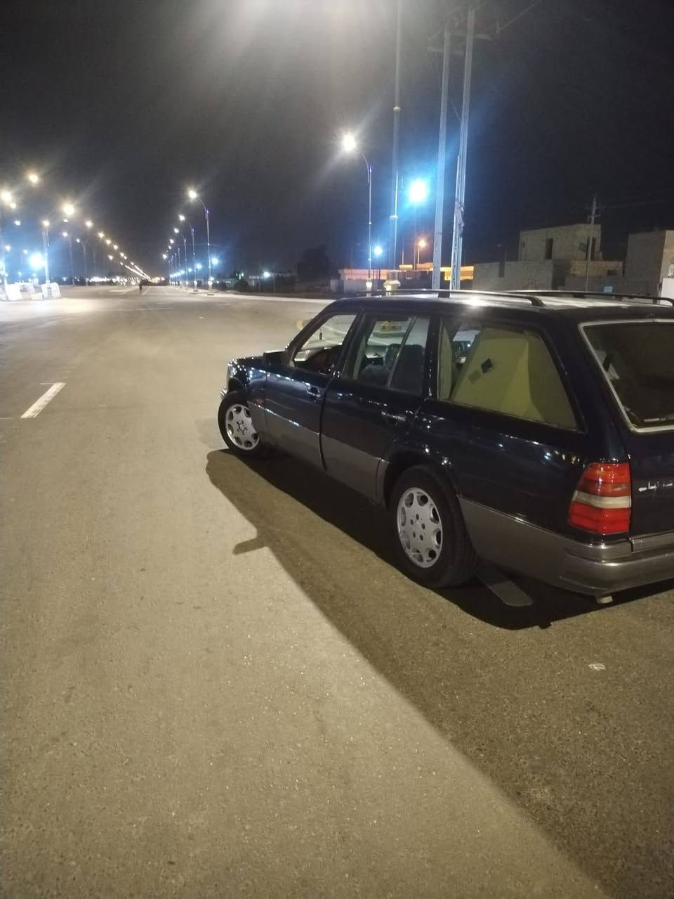 مارسيدس دب
ستيشن
موديل ٩٢
رقم بغداد
السعر ٥٦  ملاحضه تحويل مباشر كبل عقد مروري

***********
مكان السياره ميسان العماره 
مكلف بل نشر
