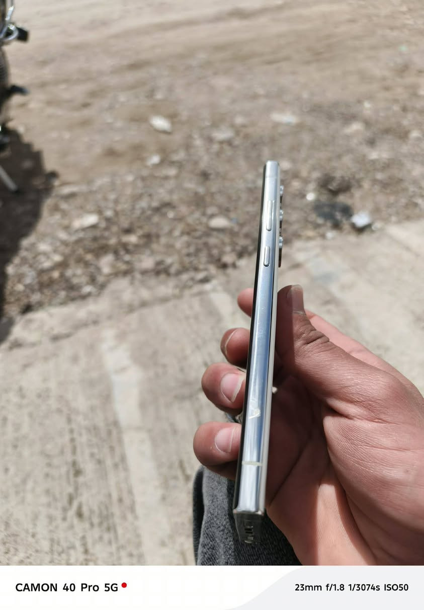 سلام عليكم
للبيع التراs23
داكرة 256,سعر 825 بي مجال حك جية 
شراي يخابر صاحب رقم مكلف بل نشر***********
