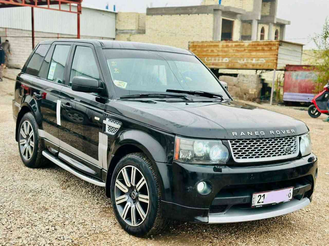 تحية طيبة رانج روفر 2009 سبورت محرك سوبر جديد بمعنئ الكلمة وبي انطلاقة مخيفة محور دبل ولوي  سستم صوت  كراسي كهرباء  تبريد ثلج ومواصفات السوبر ما تخلص  كراسي جلد حساس أمامي وخلفي لايت زنون عدسة دوار وي الستيرن داخل بيجي بعدة زيرو فتحة سقف  سيارة كفالة عامة عدا البنيد صبغ الباقي كفالة خليجي السيارة 
شرط 200 تك ايد سيارة نضيفة  سعرهة 135 وبيهة مجال شي بسيط العنوان النجف الاشرف التصال  ***********   وترهم مراوس
