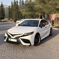 كامري ٢٠٢٣ • SE گولد ايديشن • ٤٠٠٠٠ كم