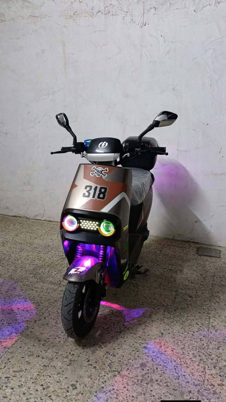 🔺دراجه 318 موديل 2025🔻

⚠️☣️ المواصفات 🏍️
✔️محرك عملاق حقيقي 2000واط س

✔️🔋🪫6 بطاريات دبل شرط على الفحص 

✔️ ميزة تحكم بالسرعات 4/ 1/2/3/ سرعه 99 حقيقي 
✔️كشافات أمامية  دائرية بإضاءة فائقة

 🔒قفل سرعة لتثبيت القيادة 

🅱️بريك هايدروليك ديسك أمامي وخلفي

📢 هورن + منفذ شحن للموبايل + جيب للهاتف

🔦أضواء LED أمامية وخلفية + رماش عالي + إشارة رباعية

🛏️ مقعد جلد مريح + صندوق تخزين تحت الكشن صندوق خلفي 

✔️دبلات أمامية و خلفيه مكاني موصل الايمن 

💵السعر💲 600 وبيه مجال رقم الهاتف📞 ***********
