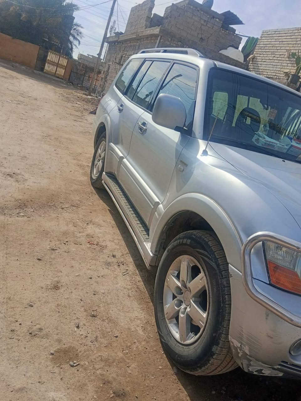 باجيرو 2006. علامه ذهبيه فول مواصفات محرك 3800   بيها كم قطعه صبغ.  بدون دواخل   
فول موصفات 
فتحه سقف 
اريل كهرباء
مري شفط 
تاير 17
مانع انزلاق 
كشن كهرباء
كشنات جلد 
تحكم سرعه 
مثبت سرعه 
شاشه كامره خلفيه
كلوبات ترحيب
 $
*********** وتساب
