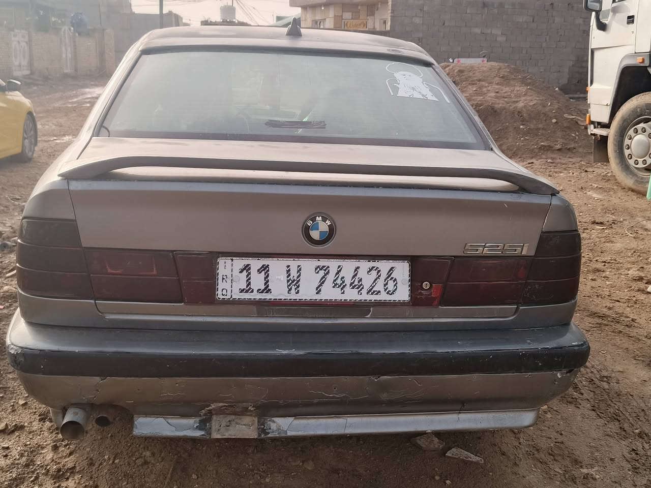 السلام عليكم سياره بي إم دبليو موديل 1990
سياره مكينه وكير خير من الله
بس سدره شويه تعبان 
السعر 35 وبيه مجال حكه الجيه 
والشراي بي خير ويدلل 
مكاني كوت مركز المدينة
الرقم/***********
***********
