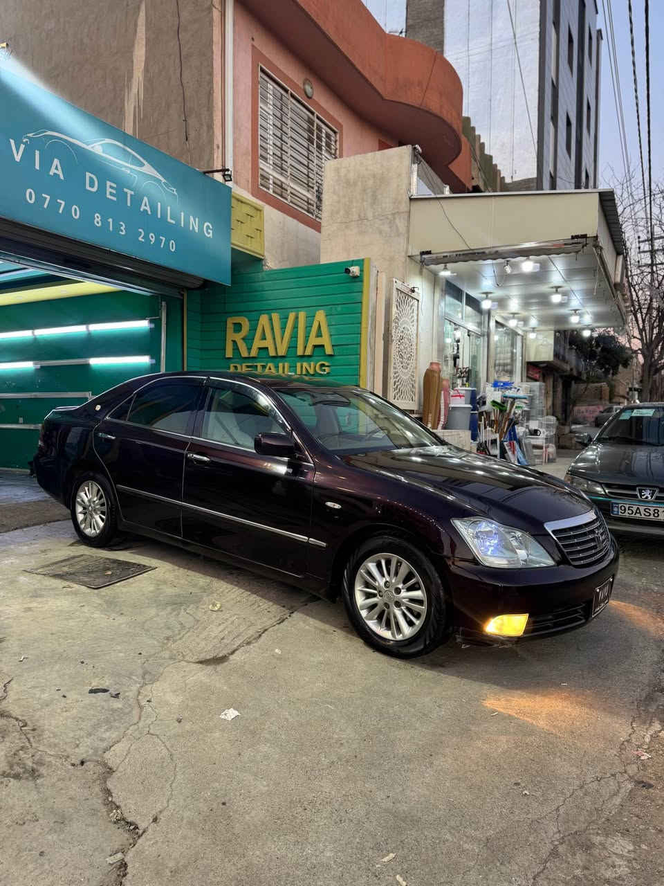 ماشاءالله لەماڵی هەموو لایەک 
تۆیۆتا کراون شاهینە بڕاوە ٢٠٠٥ ناوزەرد گێڕو مەکینە گەورەی بێ دووکەڵ ١٦٦هەزار ڕۆیشتوە سەیارەکە تایبەتە ٣ دووگمە پەردە ٢ کووشن کارەبا سووکان کارەبا مەجموعە لێگزز سوکان حەیزەران کامل مەسرەفی کراوە گەرمو ساردی بەشەرت برێکیشی بەشەرت بەستراوە جامی هەڵگیراوە پاتری لۆک هایدرۆلیکی گێڕیشی گۆڕاوە فۆرمیگاو ناوی لۆک لەخزمەتانام لە سلێمانیم
سعر ٤٤ گەڵاو مەجالێکی برایانە
0774 152 19 20 السليمانية, العراق
