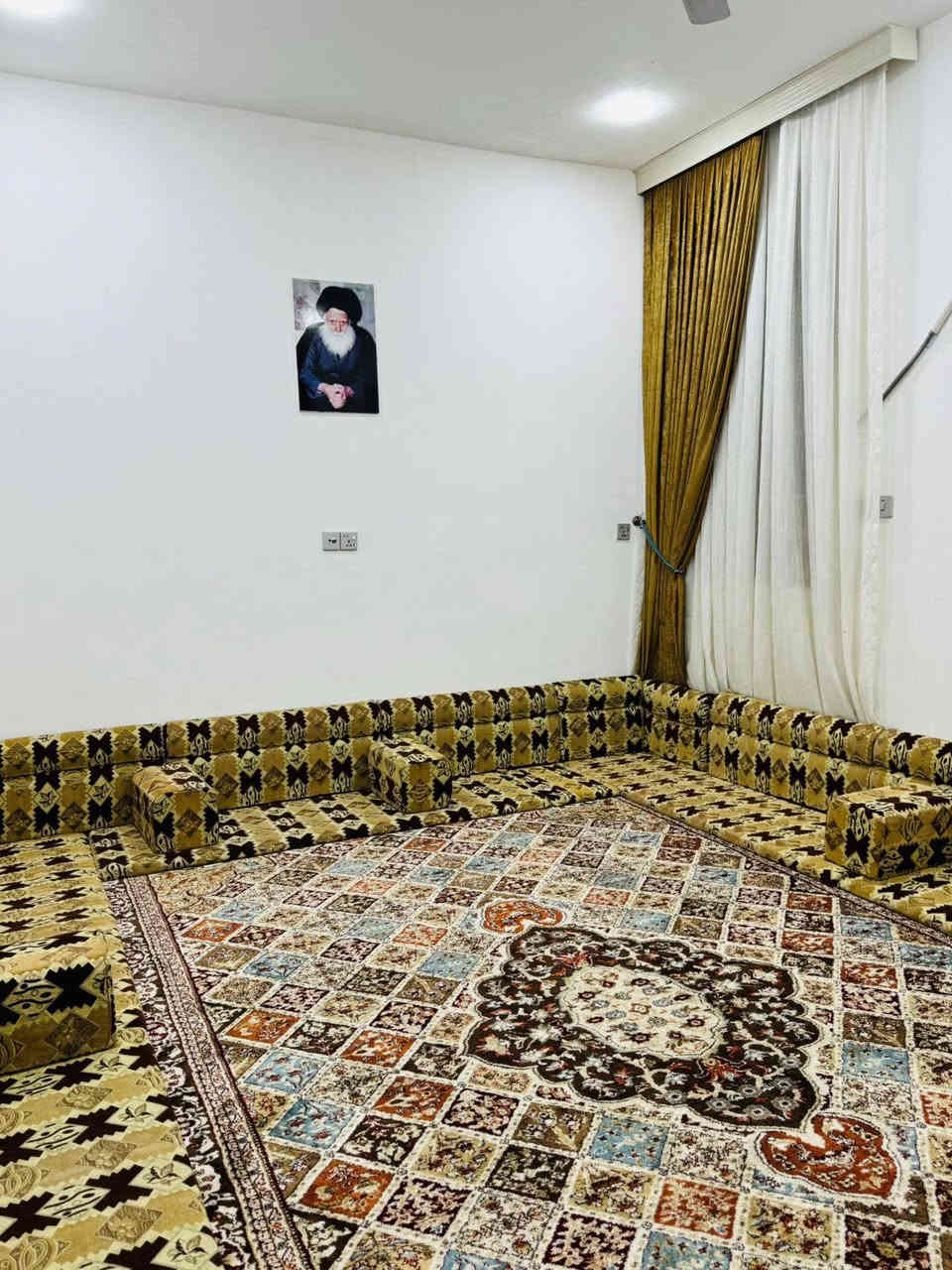 ياالله بيت للبيع مساحه ١٠٠متر طابق واحد
الشعله الدوانم شارع ابو الدهن بيت مرتب 
حيل الطابق الثاني عوزه دبل طابوك ويكمل 
للتواصل ***********واتساب
***********
