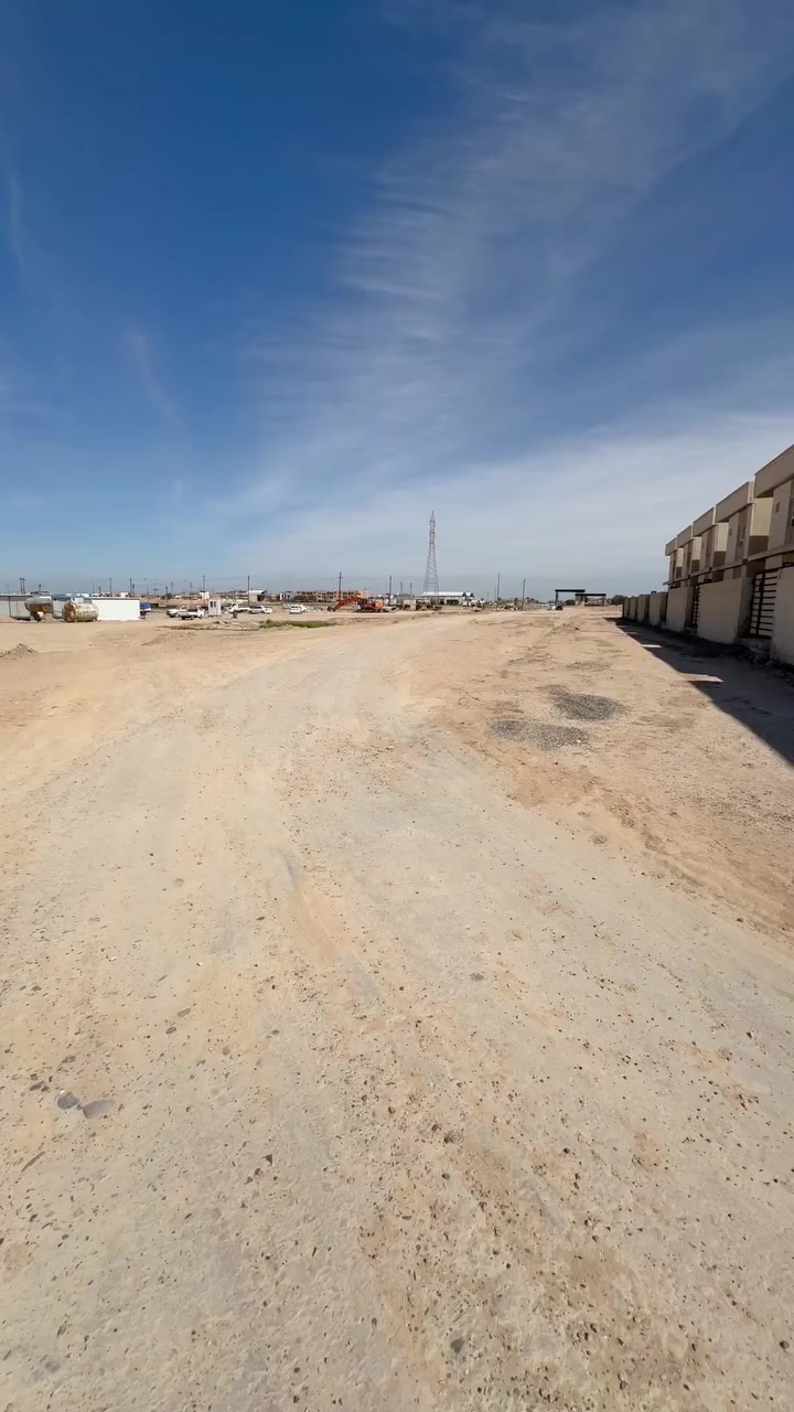 السلام عليكم 
عرض خاص لمدة اسبوع 

 👈باقي 32 بيت مقابل جامع وخدمات😍

سعر البيت بالنقد كلش مناسب جداً جداً جداً مواصفات الدار 

مساحة 200م شارع 15م اتجاه كركوك والانبار 
سارع بالحجز السعر مناسب كلش

النوذج الاول😍 4غرف نوم 3صحيات
مطبخ استقبال وكراج وحديقة
وجه حلان 

النوذج الثاني😍 3غرف نوم 3صحيات 
مطبخ واستقبال وهول
 وكراج وحديقة
وجه حلان

دار نوع A مواصفاته بوب وشبابيك المنيوم والطابق الارضي سحب مغربي 

دار نوع B مواصفاته نورمال

الموقع تكريت القادسية القرية الامريكية 
موقع ستراتيجي وكلش حلو  تابع الفيديو 

نظامين للبيع 
👈🏻بالنقد وهسه عرض خاص 😍
👈🏻بالقسط وبي ايضاً نظامين 😍 
نظام الاقساط  الاول 
👈مقدمة وقسط شهري بدون سنوي 
👈مقدمة وقسط شهري بسيط وسنوي 

ملاحضه 🤗القسط والسعر الكلي حسب الموقع والمواصفات للدار 

***********
