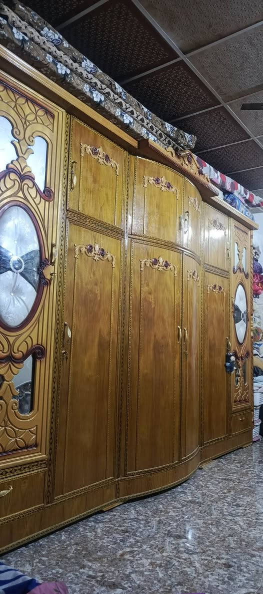 السلام عليكم غرفة نوم صاج داخل وخارج اخت الجديدة نضافه 90بل ميه مال زواج السعر 750 وبيه مجال بصيط حك لجية لعنوان بغداد الشعب حي البساتين متواجد فقط وتساب الرقم ***********
