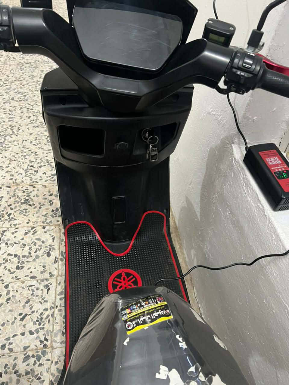 السلام عليكم
ماطور شحن للبيع 
اخو الزيرو ماشي بس 1750 كيلو 
دبل بصمة 
دبل سويج 
دبل كارت 
بطاريات 6 دبل 32 امبير 
ماطور شرط كلو 
السعر 325 وبيه مجال بسيط رقمي 
‏‪ ***********‬‏
