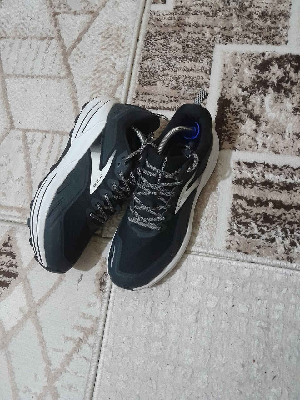 بروكس مستخدم نظافة 100%
قياس 45 طول القدم 29
للإستفسار ماسنجر 
واتساب ***********
