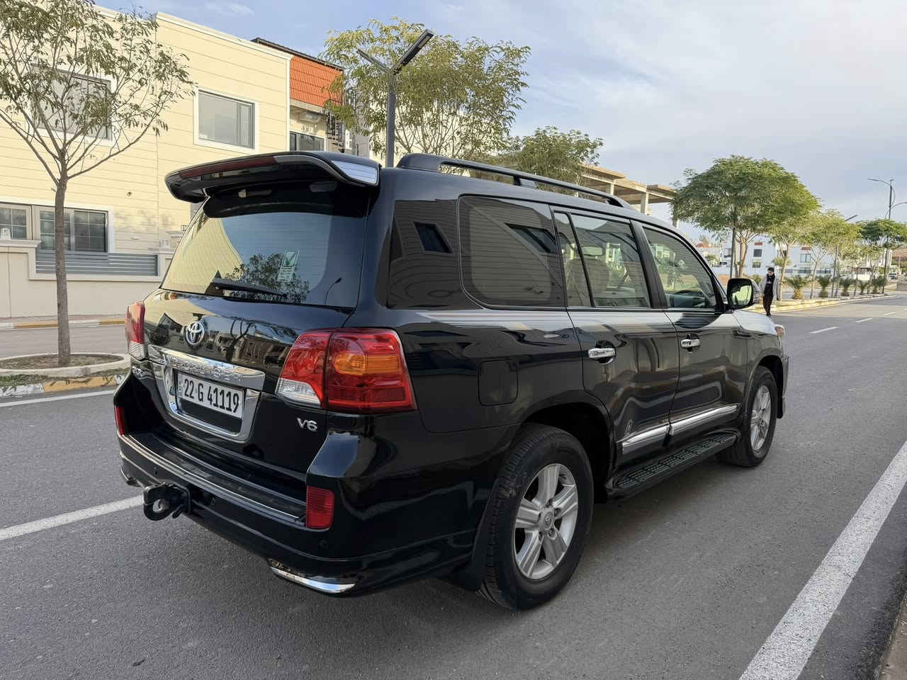 السلام عليكم للبيع لاندكروز 2013 فطيم ماشيه 222 الف مكفول البدي من الصبغ ربع دعاميه امامي وخلي صبغ فقط وبيه 3 مكانات بارد ع كد اقل الشبر والباقي مكفول عام من كلشي من كير مكينه حداديه وداخل جديد رقم وسنويه كله جديد/ مواصفات / سلات / كراسي جلد وكهرباء داخل بيجي مطعم بصاج/ مكينه 6 سلندر / لات عالي ناصي زنون/ 3 قطع تبريد/ 7 راكب معروفه مواصفات الفطيم السعر 350 وبيه مجال بسيط مكاني بغداد للاستفسار ع الارقام 
***********
***********
