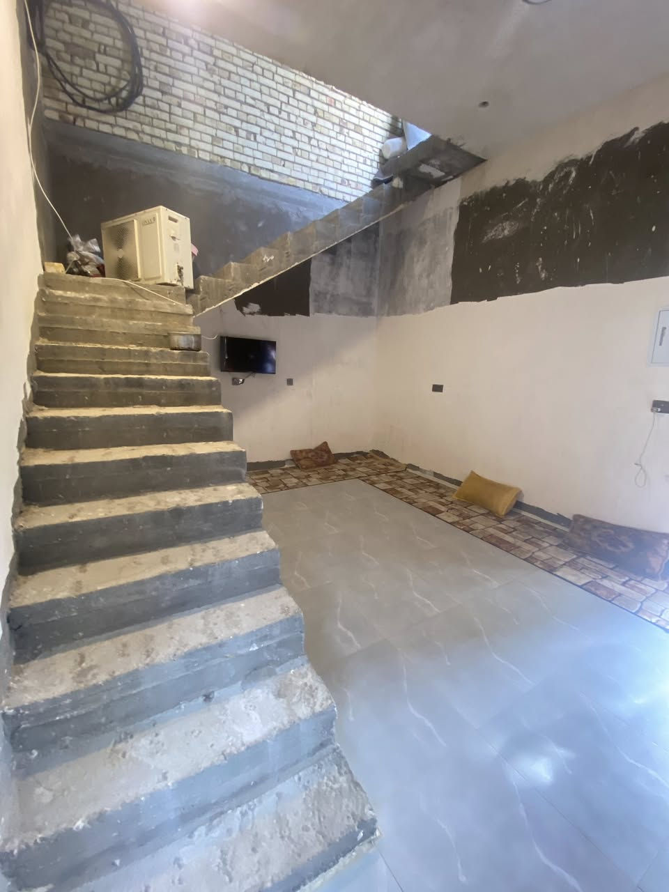 دار زراعي خنيطله حي المهندسين مساحه 100متر مربع 10x10 بناء طابق ونصف طابوق كونكريت خدمات كامله ماء مجاري كهرباء  اناره  بناء حديث 2025 يتكون البناء من غرف عدد2 وصاله ومطبخ ومنور وصحيات داخليه  عوزه بس الصاله مخمر او معجون سعر جداً مناسب مستعجل 52 وبي مجال جداً بسيط للأستفسار مراجعه مكتب عقارات البركه 

نستقبل جميع العروض قطعه ارض طابو وزراعي ودور سكنيه وشراينه جاهز  للأستفسار ***********
