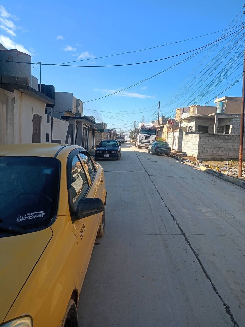 الدار للبيع قرب مولدة سالم السالمي فرع المواصله فرع جدا هادئ                      مساحته 185متر.        الواجها 10متر.     العمق اي النزال 18اونص      يحتوي على 3غرف داخل مساحات حلوة    استقبال 4/6    هول داخلي 5اونص في4مطبخ 3/3.              والطابق الثاني مبني بس ما مصبوب البناء الفوق 3غرف أو حمام أو هول السعر خاص          ملاحظه /يباع مع البيت كاونتر+سبالت عدد2طنين أونص الاتصال على رقم ***********بي واتساب       أو الاتصال على ***********  أبو مهدي
