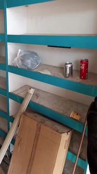 اسلام عليكم فاترينات مال احذية ويرهمن لصيدلية هم 7قطع لامكان الشعب 077...