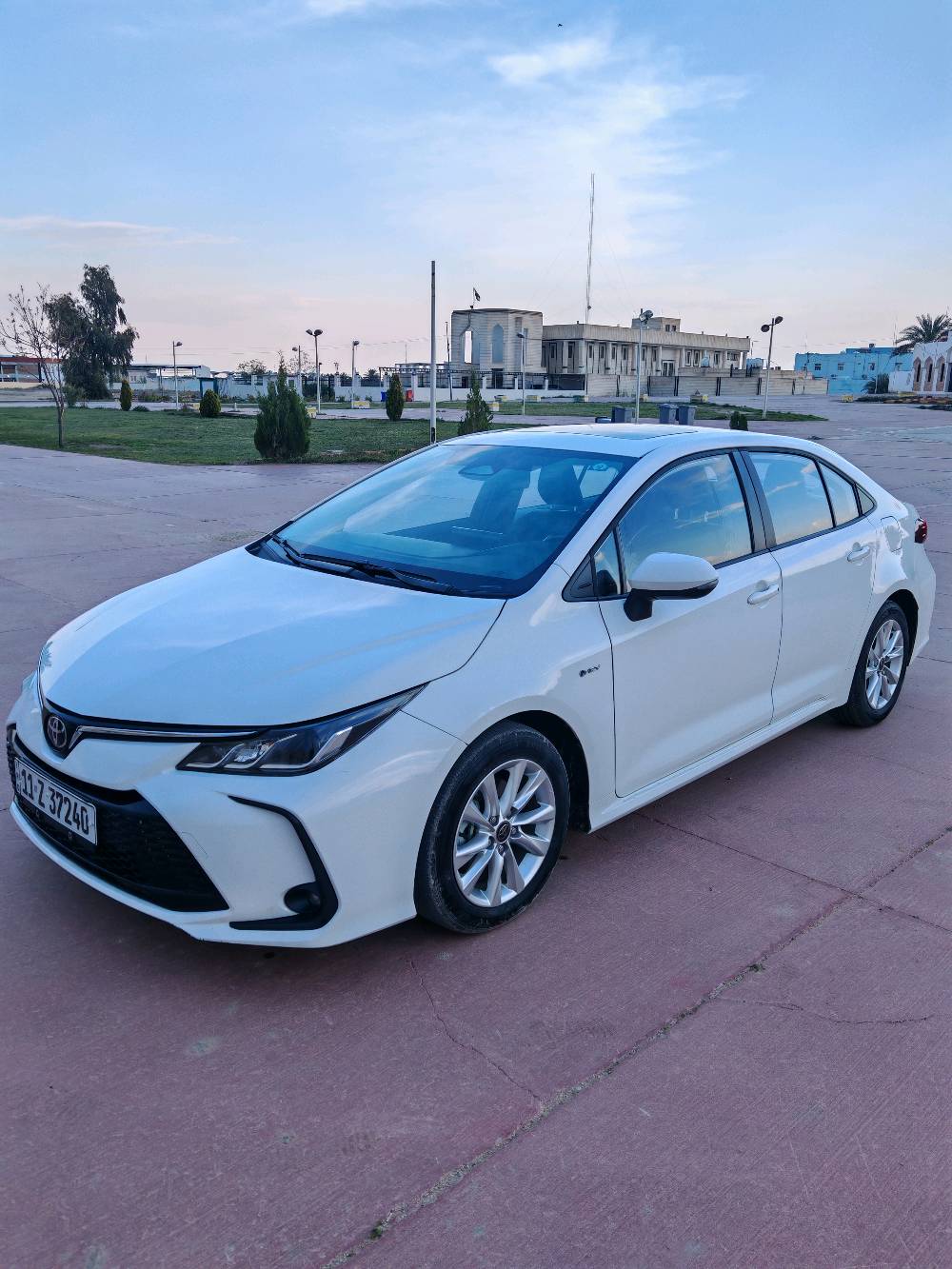 📍 للبيع: تويوتا كورولا هايبرد ٢٠٢٤ وارد صين شكل خليجي- بحالة ممتازة
المسافة المقطوعة : ٥٣،٠٠٠ كم
​لوحة الأرقام: بغداد

✅ فتحة سقف كهربائية [sunroof].
✅ مقاعد جلدية نظيفة.
✅ شاشة عرض مع كاميرا خلفية.
✅ أزرار تحكم بالمقود (تحكم ستيرن).
✅ فتحات تكييف خلفية (تبريد ممتاز).
✅ بدون حادث 
✅ كير، محرك، تكييف بحال ممتازة جداً. 
​
​السعر المطلـوب: $ 148 
​للتواصل والاستفسار:
📞 *********** واتساب
