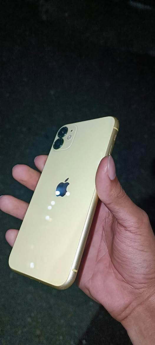 ايفون ١١ عادي
١٢٨GB
بلاد
مبدل بطاريه فقط. 
والبطارية 100
***********
