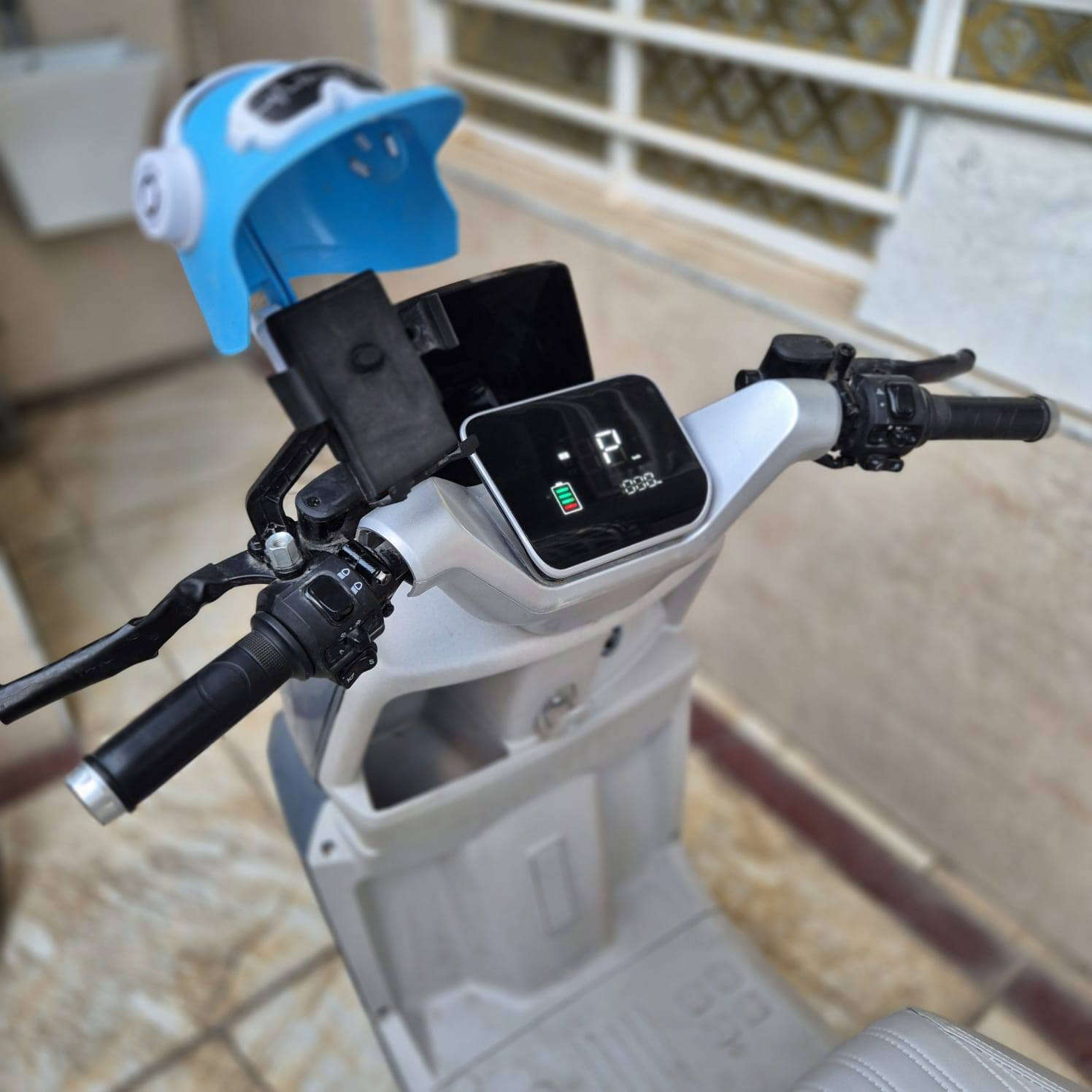 دراجة شحن للبيع قوة المحرك 2000W
6بطاريات 100كيلو متر 
نظام البك ودبل اشاره ونظام البارك هم 
مسجل،، بصمه وسويج 
ويل 12سرعه 80حقييقي صافي
 مثبت سرعه قياده آليه بالاضافة إمرايات جانبية صار شهرين طالعة من الوكيل 
سعر خاص للاستفسار ***********
