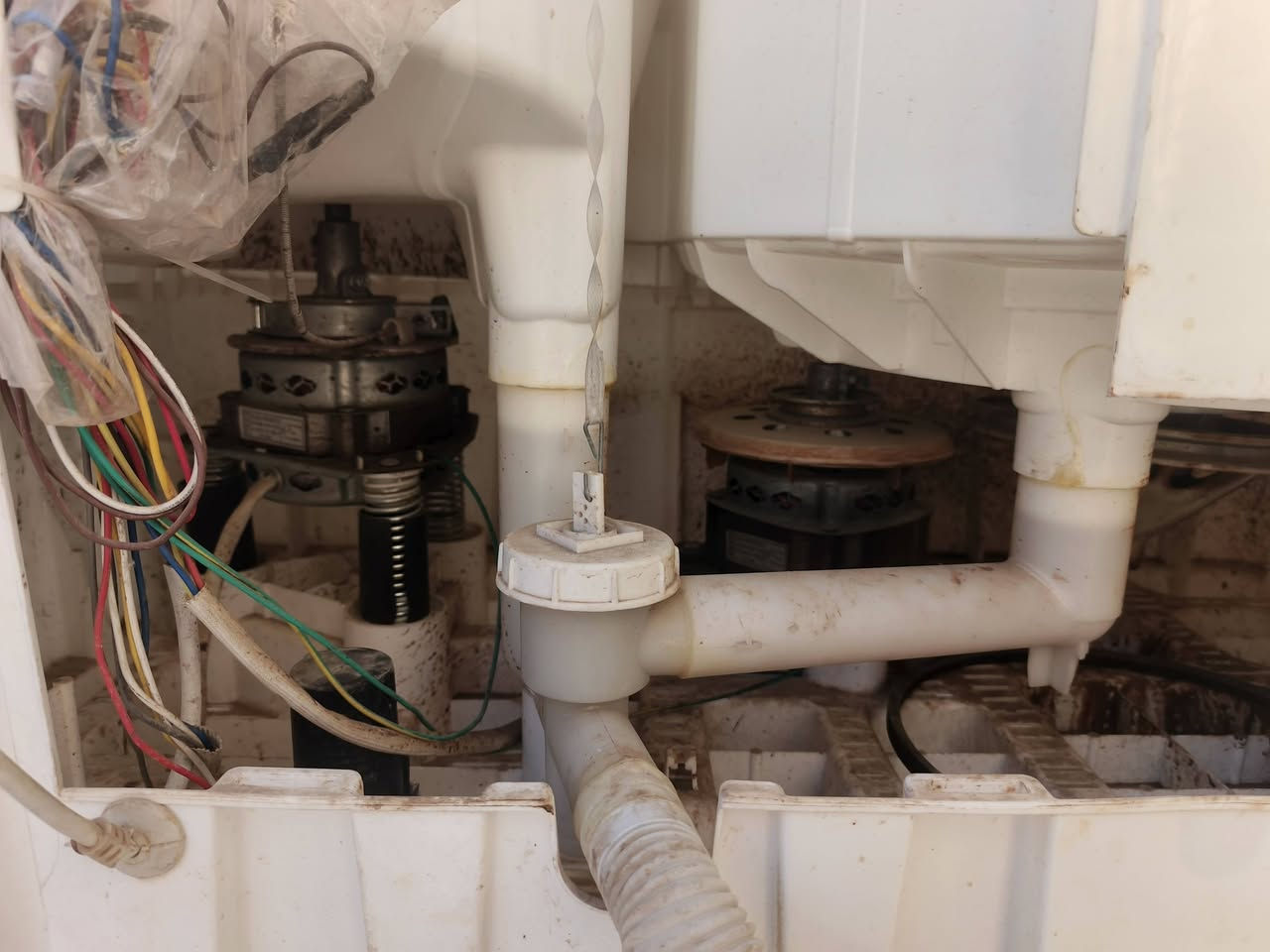 غساله للبيع تحتاج بس باربرين جديده بعده سعر 100 الف مكاني جمعيات نهايت شارع عشرين رقمي ***********
