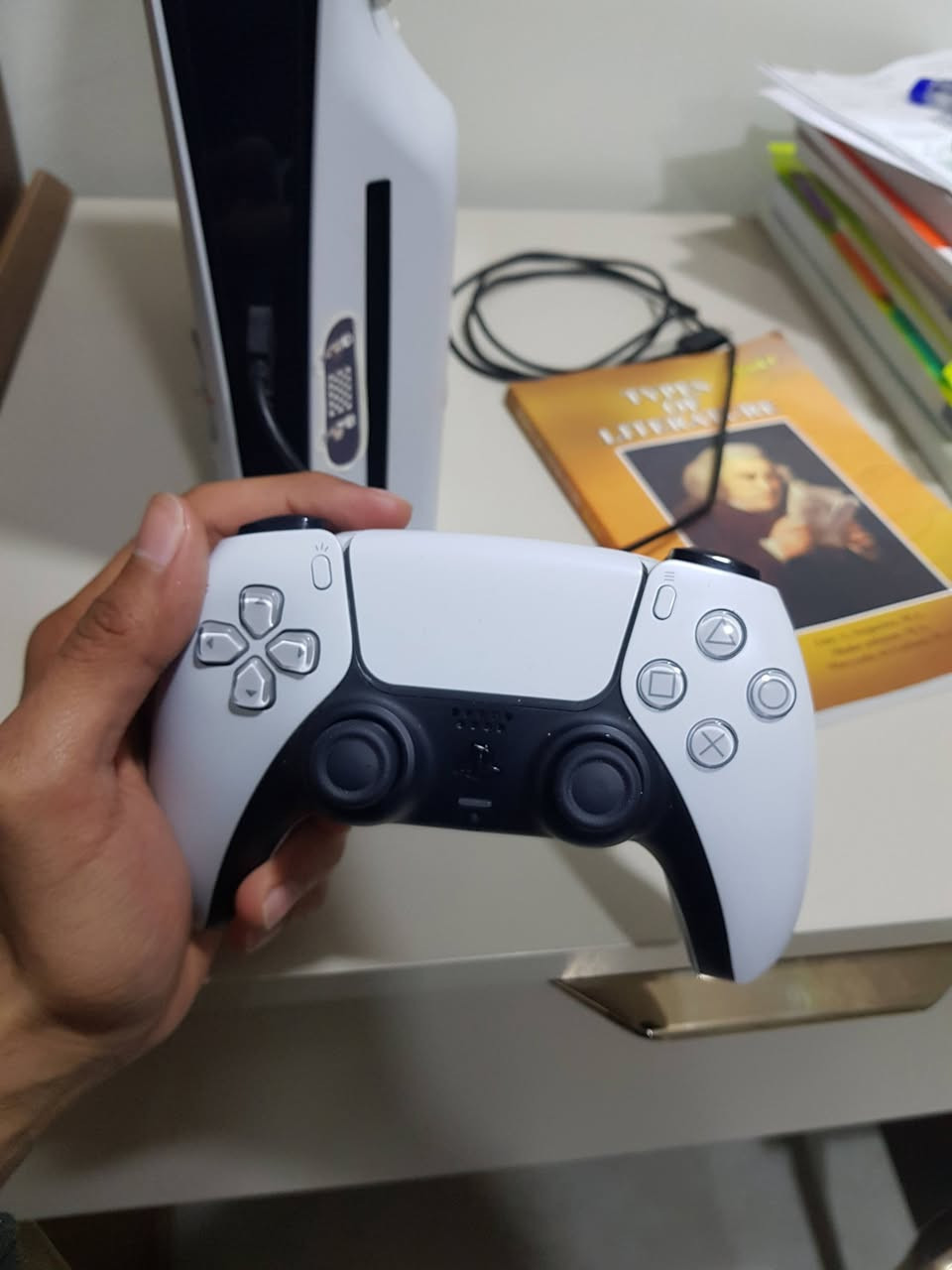 سلام عليكم بلي فايف سلم واحد تيرا اوربي شرق اوسط استخدام شخصي قليل حيل نظيف اخو الجديد ملحقات الاصلية كلها موجوده يده كيبلات كارتونه سعره  600  بغداد الكرخ حي جهاد متواجد على واتساب ***********
