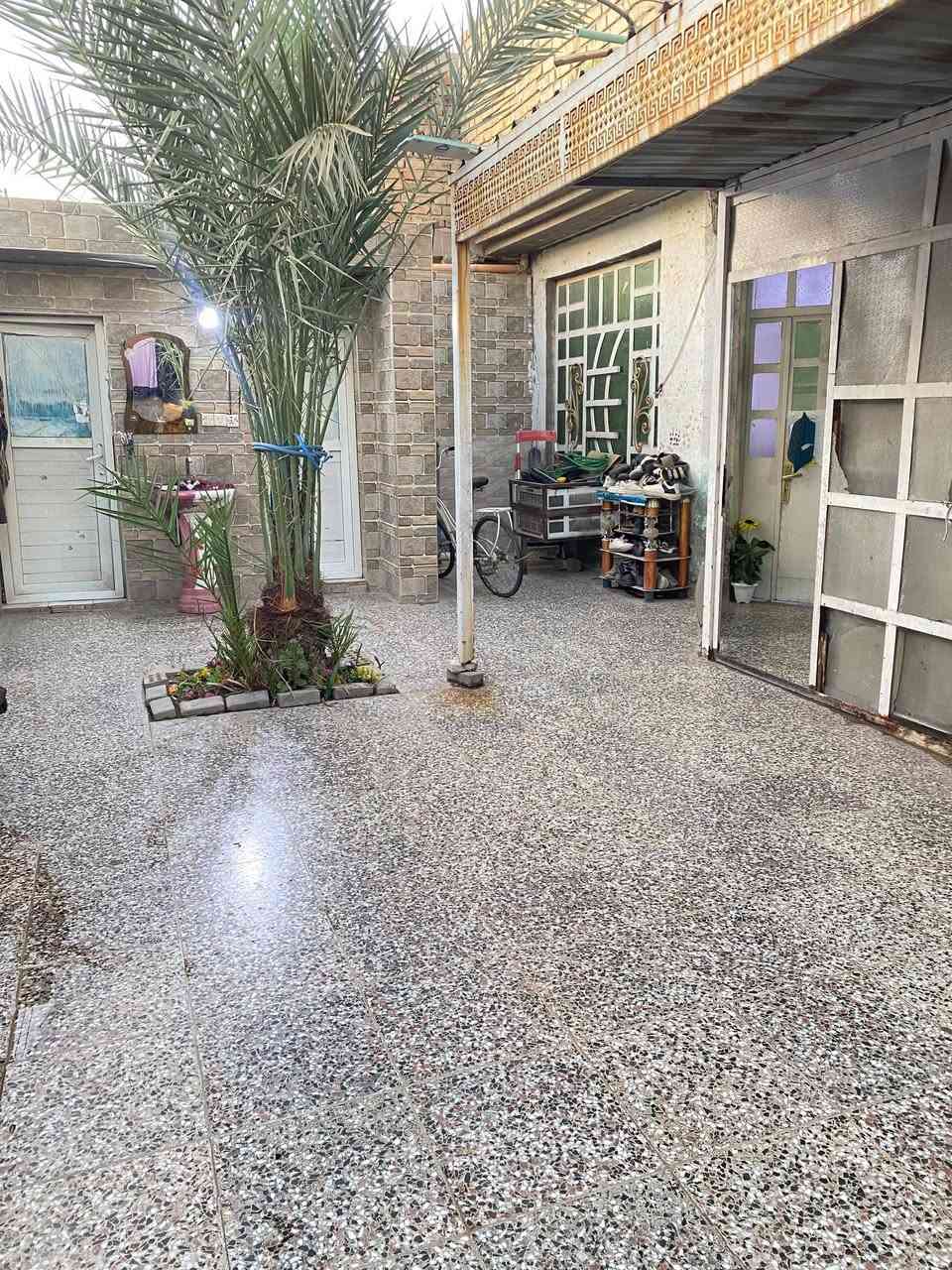السلام عليكم بيت للبيع 250متر طابو زراعي تحويل بأسم المشتري مباشرتا
البيت  طابق ونصف 
يتكون من 
استقبال وصاله 
 و3 غرف بالطابق الأرضي ومطبخ حار وبارد 
صيحات خارجيه 
الدرج بايه مرايه مرمر 
الاستقبال مرمر والباقي كله ماشي ارقى نوعيه 
الطابق الثاني غرفتين بي 
سطح والطابق الثاني شتايكر f
ناصي عن الشارع بشي بسيط جدا 
سعره جدا مناسب وموقعه كلش حلو 
صاير بضهر الشهداء الثانيه مباشرتا 
ثاني فرع عن الشهداء 
دربونه عريضه وكل الخدمات متوفره بيها
واخواني اني عارضه بسعر كاع لأن هوه اشويه ناصي 
مع العلم المجاري مكرم القارئ. جديده والبيت ما تصعد عليه المجاري 
الي يريد بعد من التفاصيل يراسلني خاص وبخدمته
الرقم
 *********** واتساب 

واتساب واتصال 
***********
G
