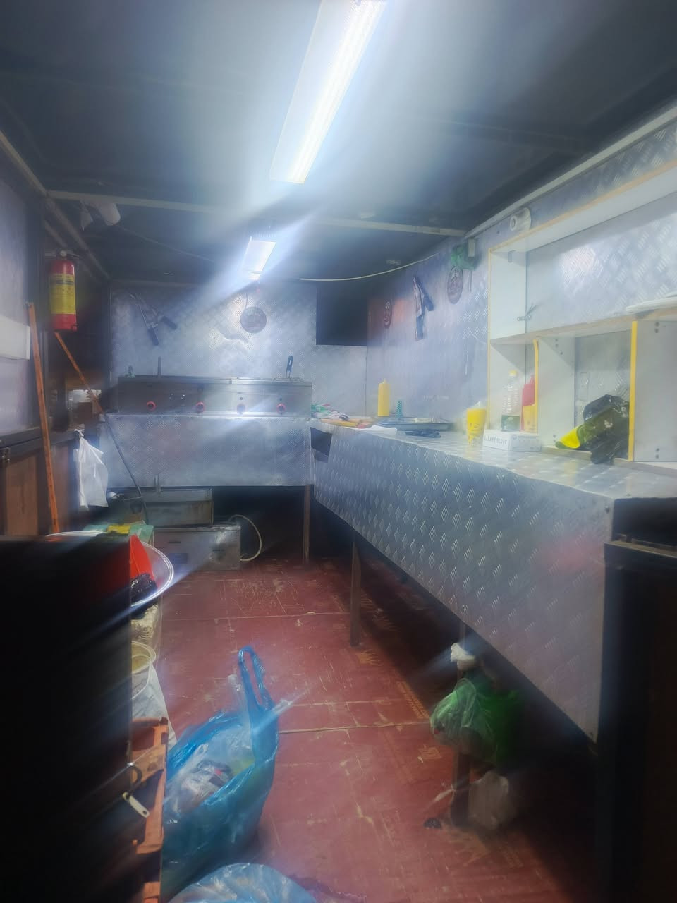 مطعم متنقل للبيع ***********
