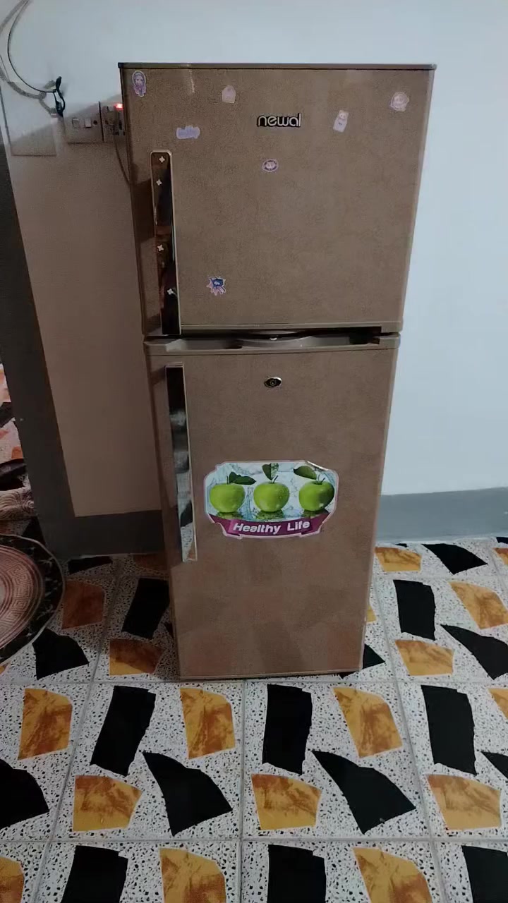 ثلاجه للبيع بابين شركه نوال جديده ابلادي الشركه كلشي مابيها ع الفحص تبريد ثلج سعر 150 الف قفل العنوان الحله ابو خستاوي غير متواجد ع فيس للاستفسار اتصل ***********
