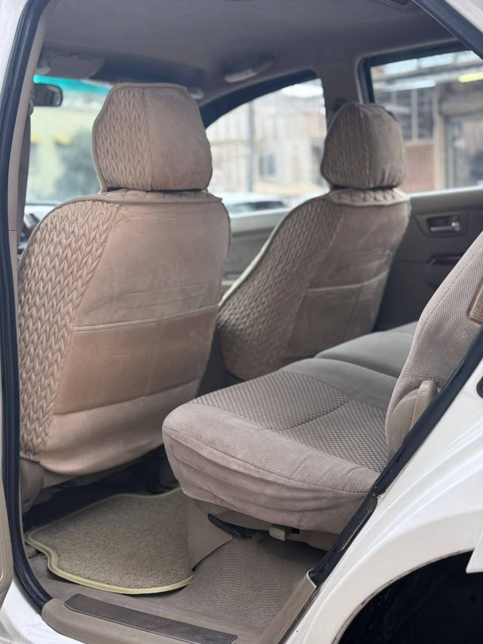 السلام عليكم عندي تيوتا فورتشنر 2009 خليجي مكفولة ماعده الموضح بل صوره السياره محرك وكير جدد حجم المحرك 2700 مواصفات السياره 7راكب 3قطع تبريد داوخل عسلي+صاج كير أوتوماتيك حساسات خلفيه اشاير مري+شفط لايت عدسه يصعد وينزل وبعد بيها اهواي مواصفات مذاكرهن السياره تبريد وحداديه وباتري وتخم تاير وكهربايات كلها كفاله السياره رقمه بغداد الدولي وباسمي شخصيأ شرط التحويل السعر 153 وبيها مجال للطيبين استفسار علئ هذا الرقم *********** ملاحظة مكان السياره بغداد الدوره بغداد, العراق
